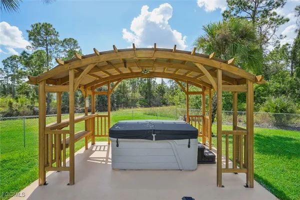 a view of a house with a backyard