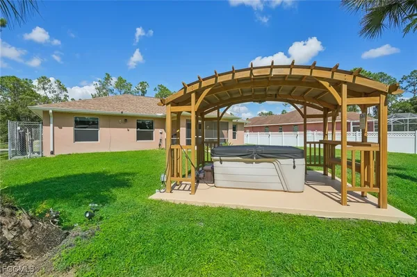 a view of outdoor space