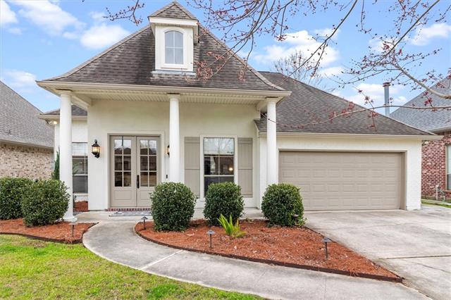 2377 Cours Carson Street Mandeville, LA 70448 - Photo 2 of 24