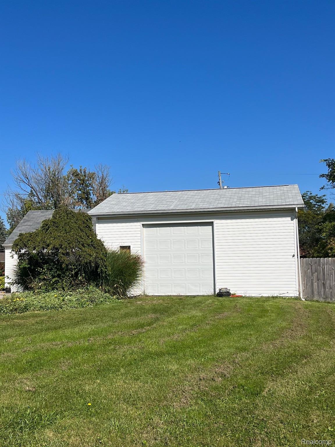 1069 Reid Road Grand Blanc, MI 48439 - Photo 37 of 38 Gallery Image 37