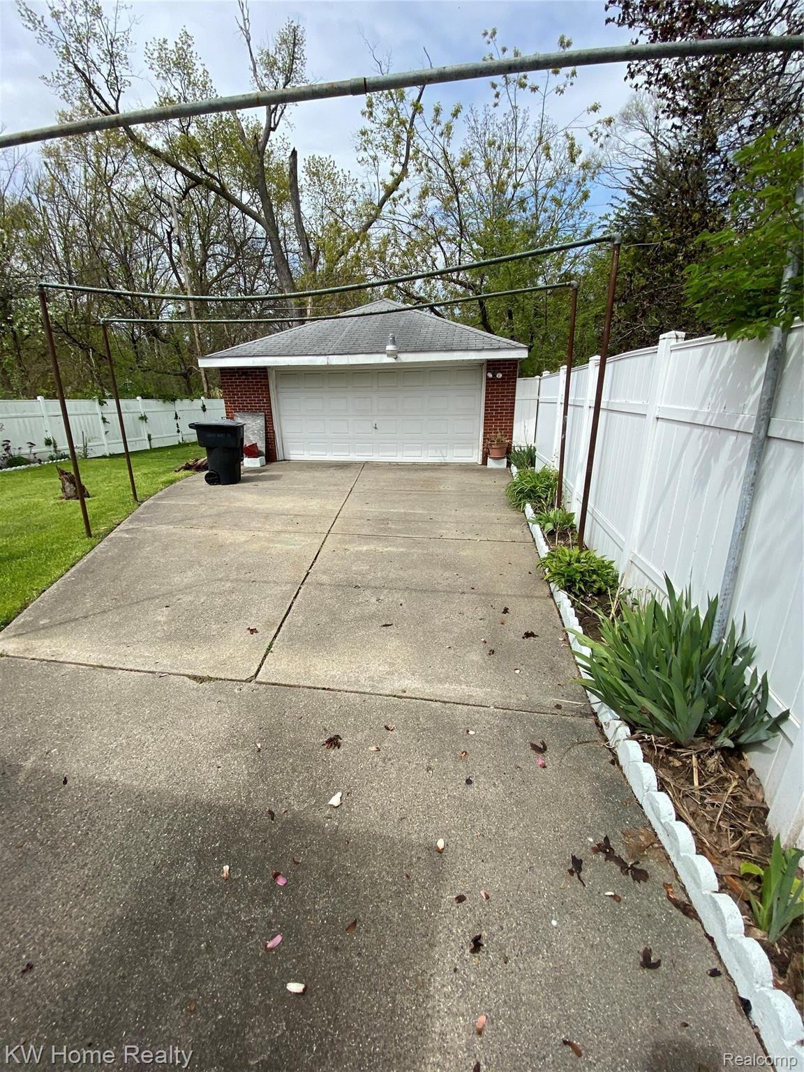 18933 Burt Road Detroit, MI 48219 - Photo 31 of 38 IMG_0248.jpeg