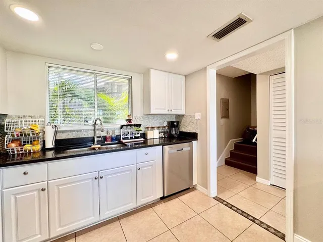 $2,300 | 6345 Newtown Circle, Unit 45A1, Tampa, FL 33615