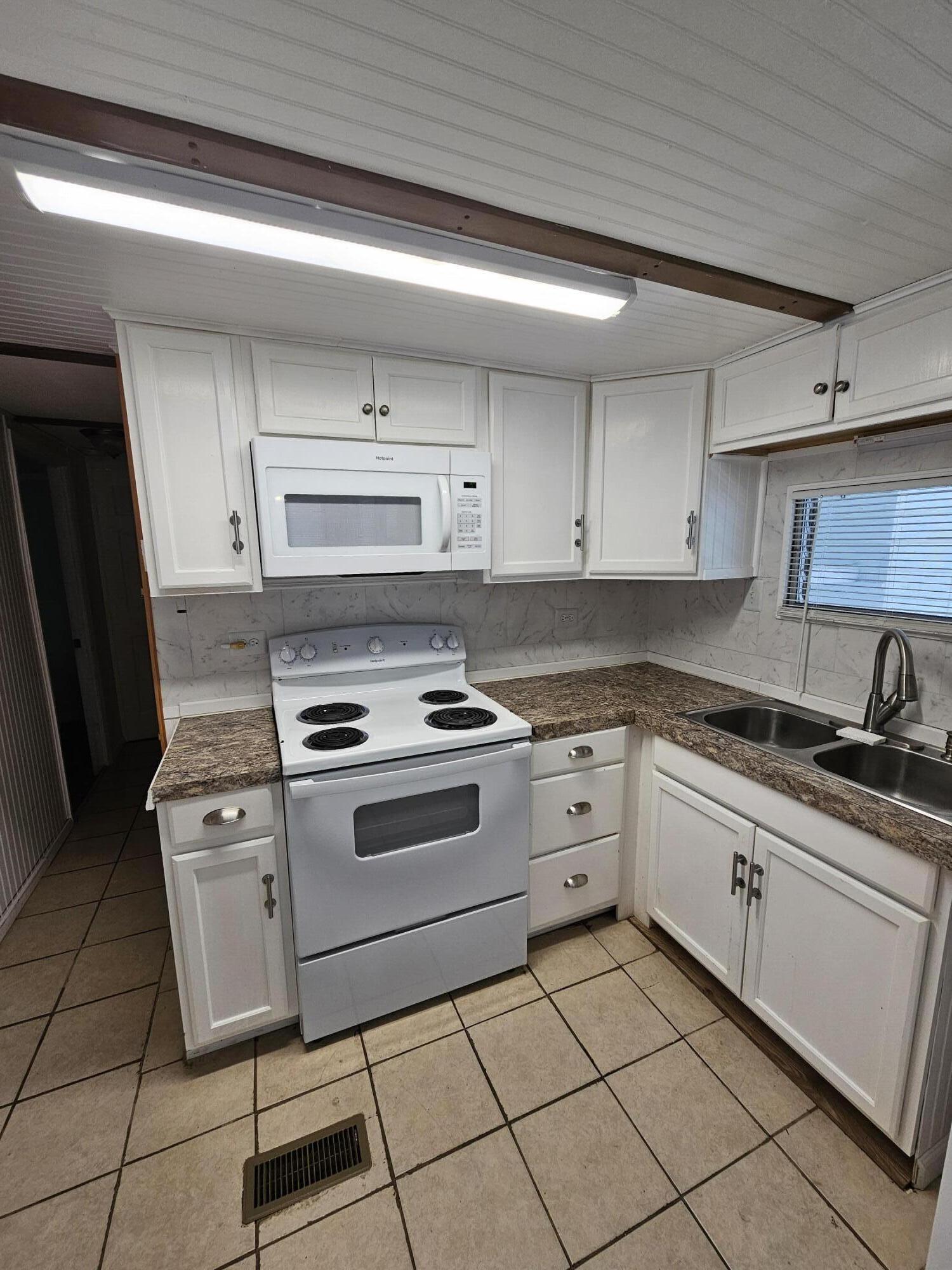 8550 Southwest 20th Street Davie, FL 33324 - Photo 13 of 17 20260509_135826