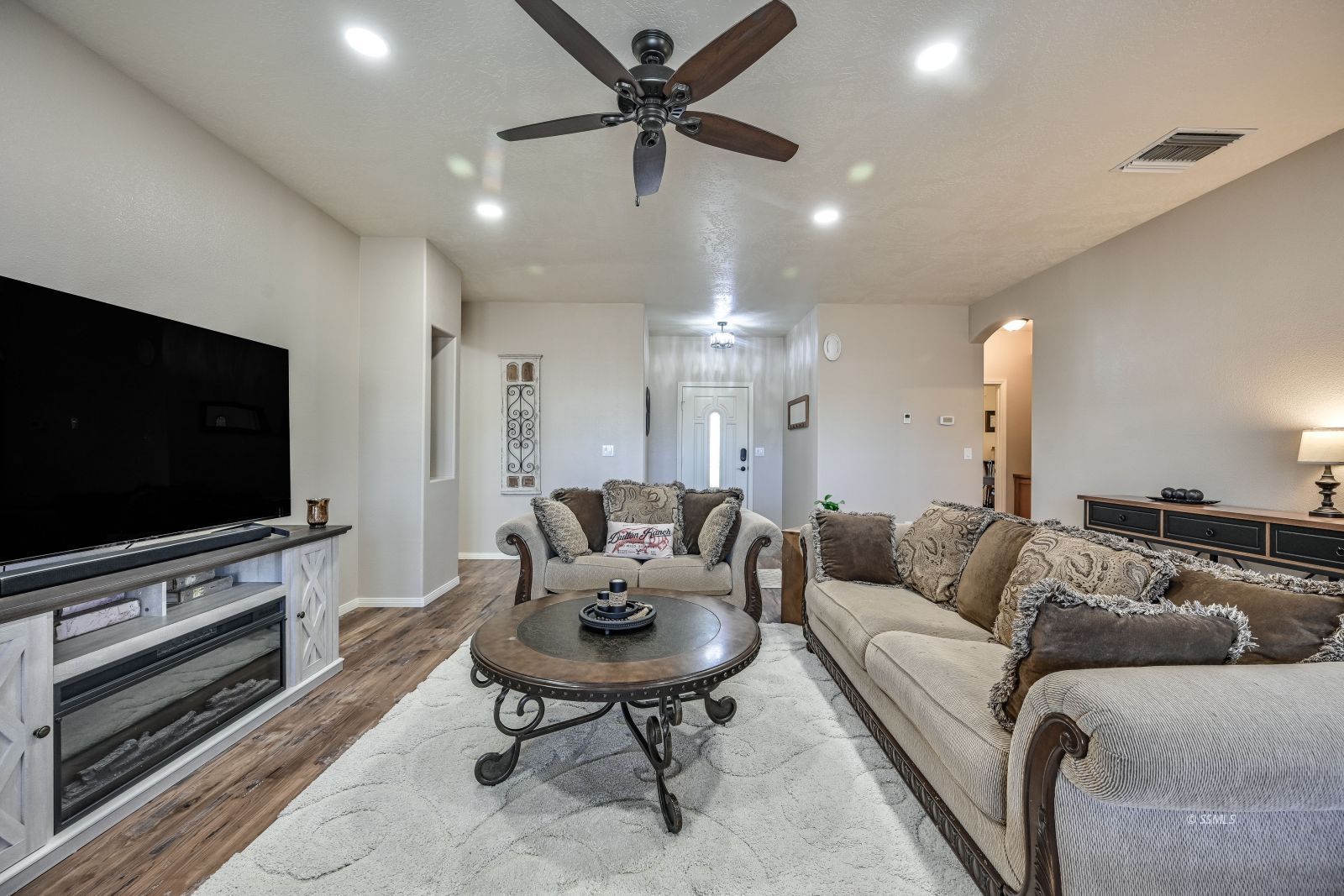 324 South Inyo Street Ridgecrest, CA 93555 - Photo 7 of 32