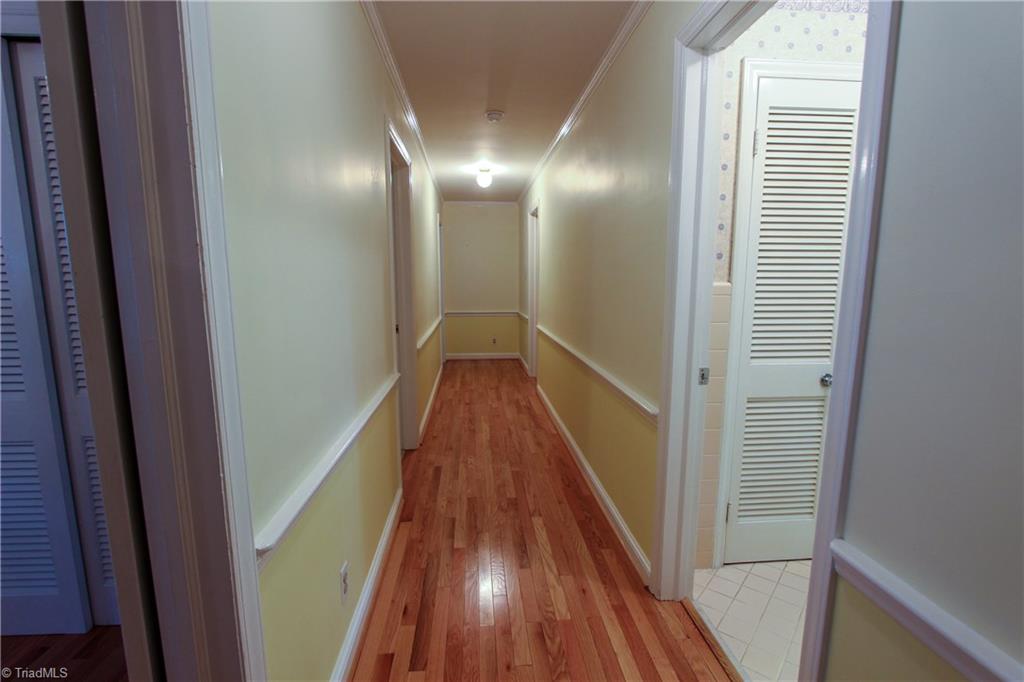 655 Quarterstaff Road Winston-Salem, NC 27104 - Photo 12 of 26 Gallery Image 12