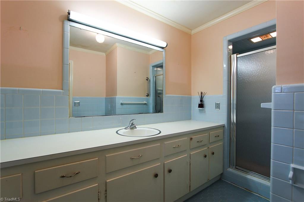 655 Quarterstaff Road Winston-Salem, NC 27104 - Photo 16 of 26 Gallery Image 16