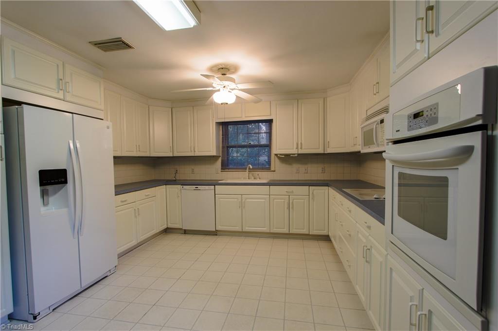 655 Quarterstaff Road Winston-Salem, NC 27104 - Photo 8 of 26 Gallery Image 8