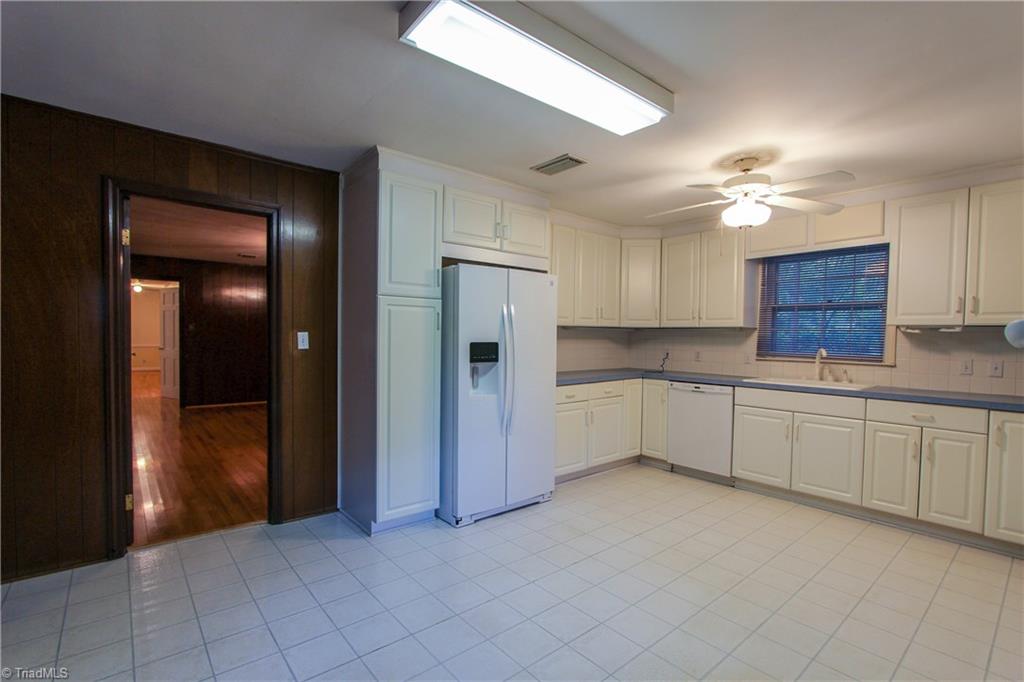 655 Quarterstaff Road Winston-Salem, NC 27104 - Photo 9 of 26 Gallery Image 9