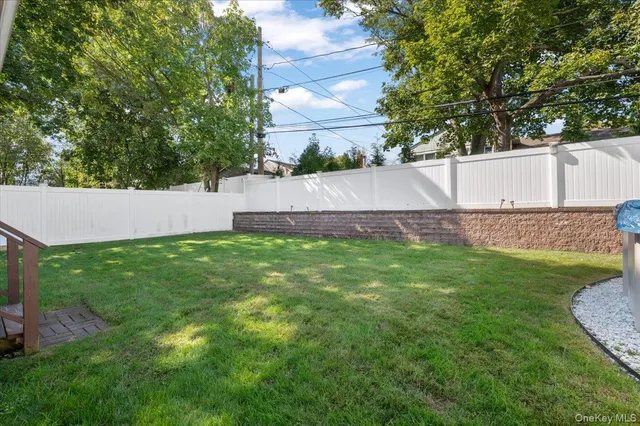 a view of yard with green space