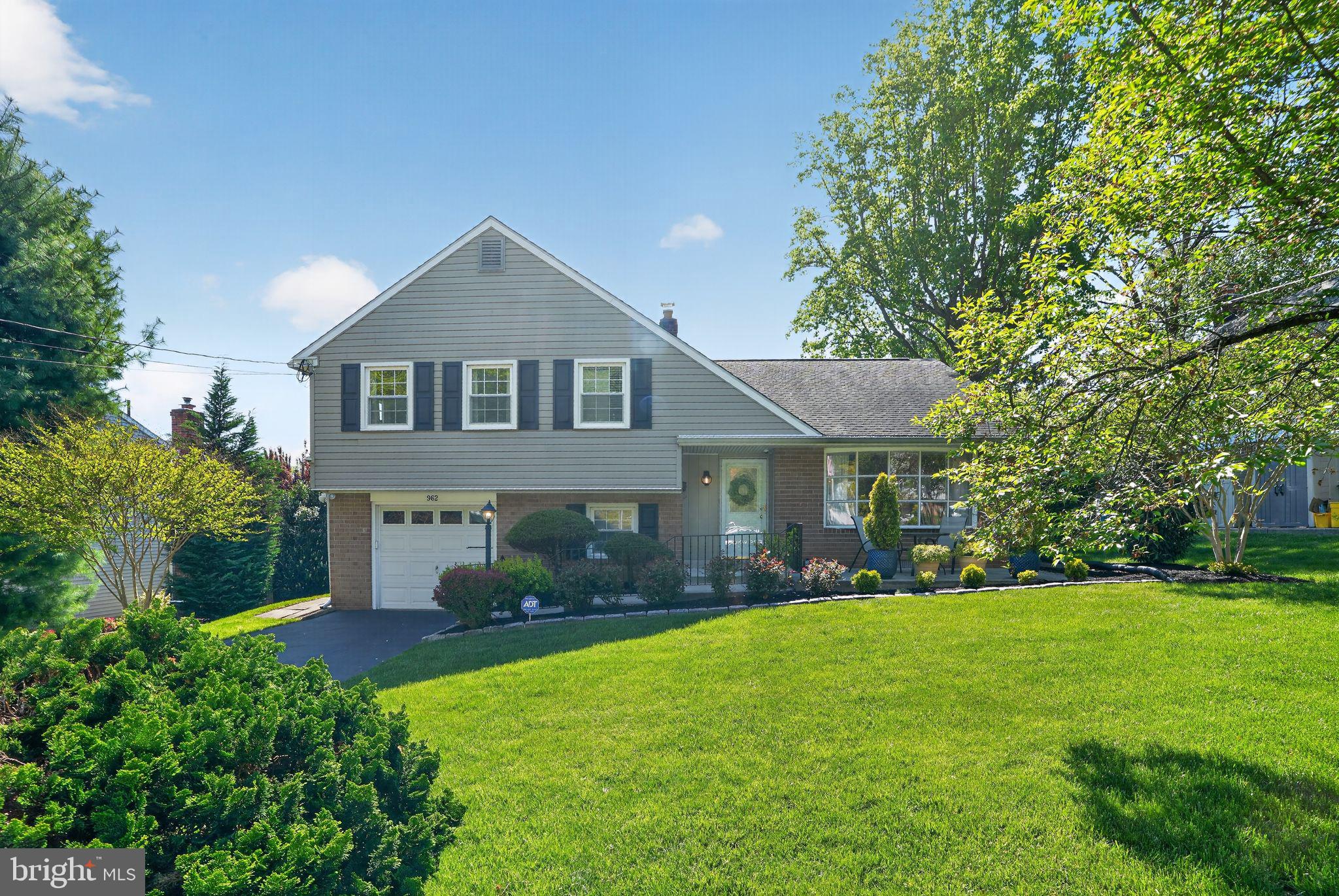 962 Edwards Drive Springfield, PA 19064 - Photo 1 of 32 Gallery Image 1