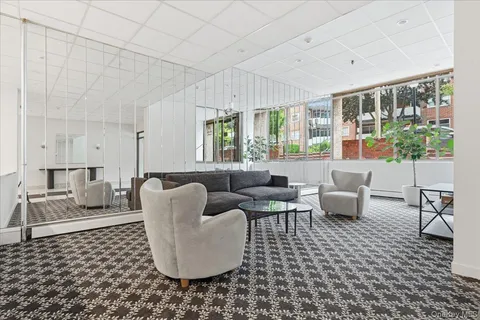 $265,000 | 101 Lincoln Avenue, Unit 4K, Mineola, NY 11501