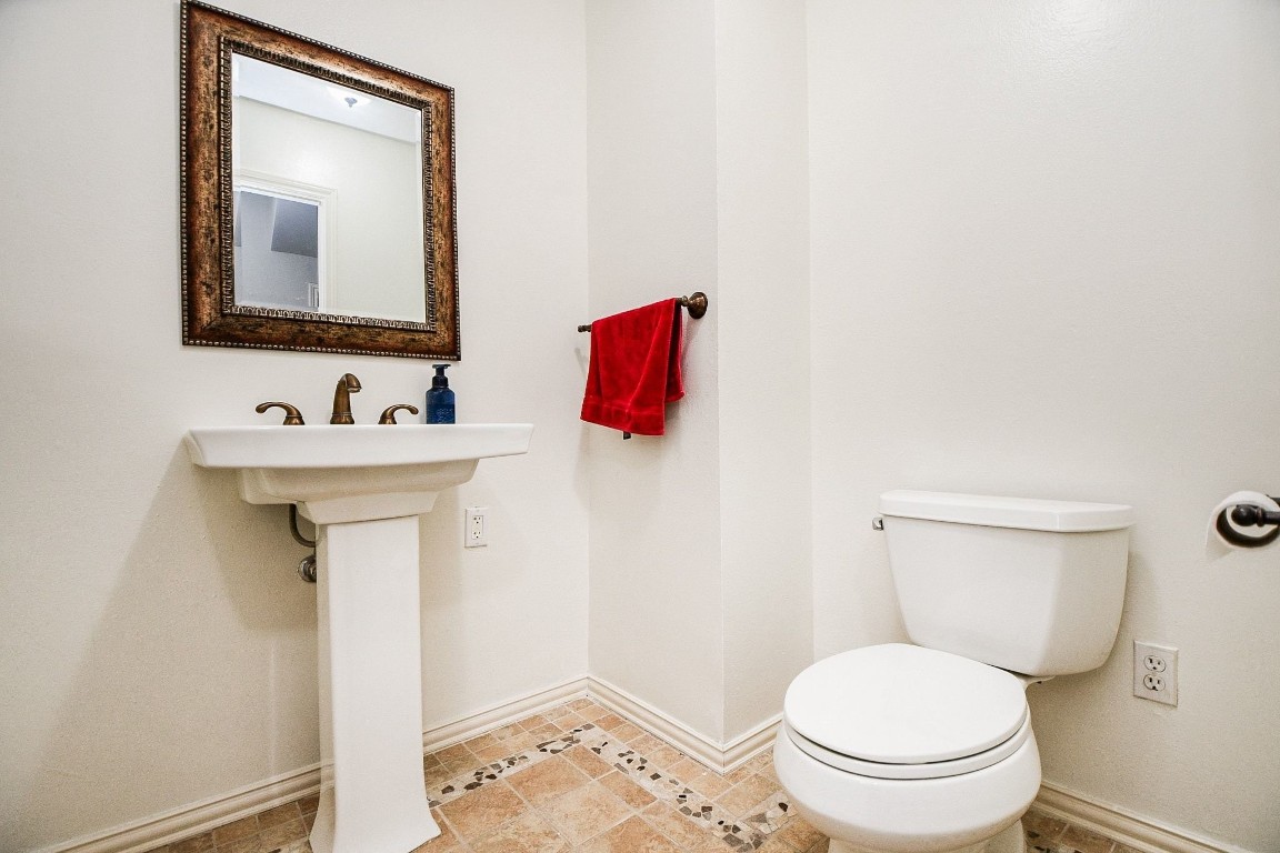 14011 Wickersham Lane Houston, TX 77077 - Photo 19 of 38 Spacious half bathroom conveniently tucked away off of family room.