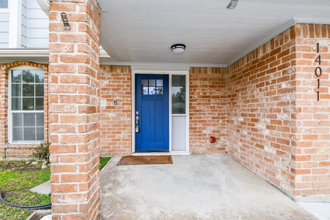 14011 Wickersham Lane Houston, TX 77077 - Photo 5 of 38 A welcoming, covered front porch.