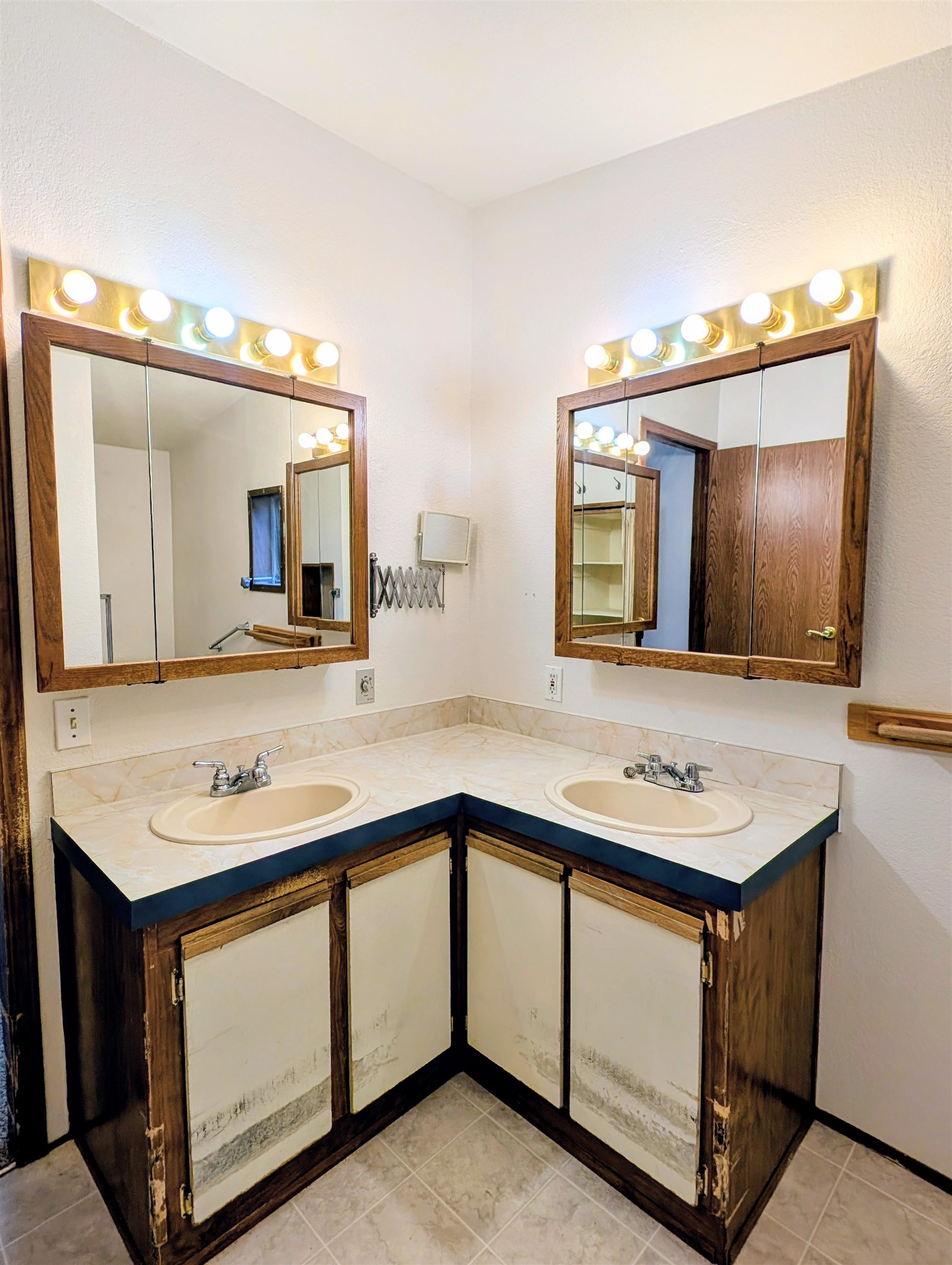 4040 Lyon And Moss Road Loon Lake, WA 99148 - Photo 18 of 49