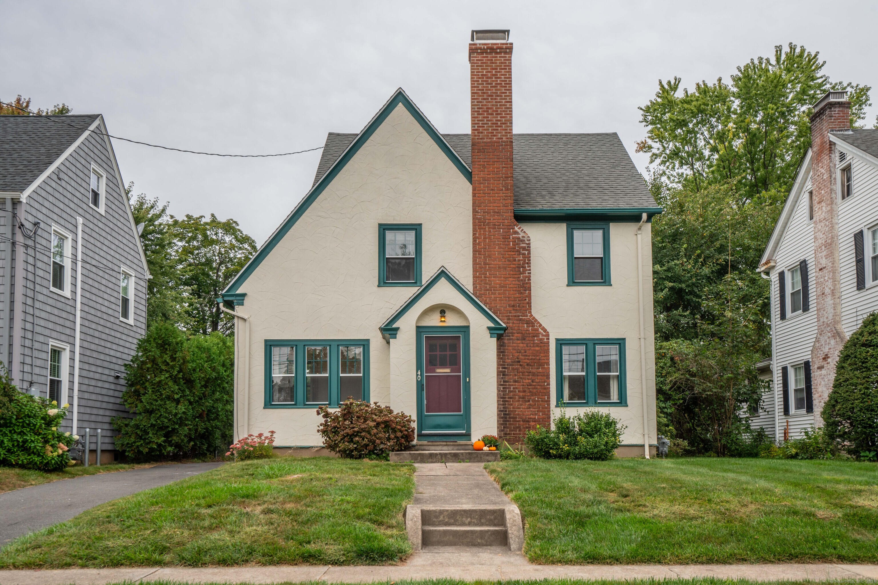 Welcome to 40 Meadowbrook!
