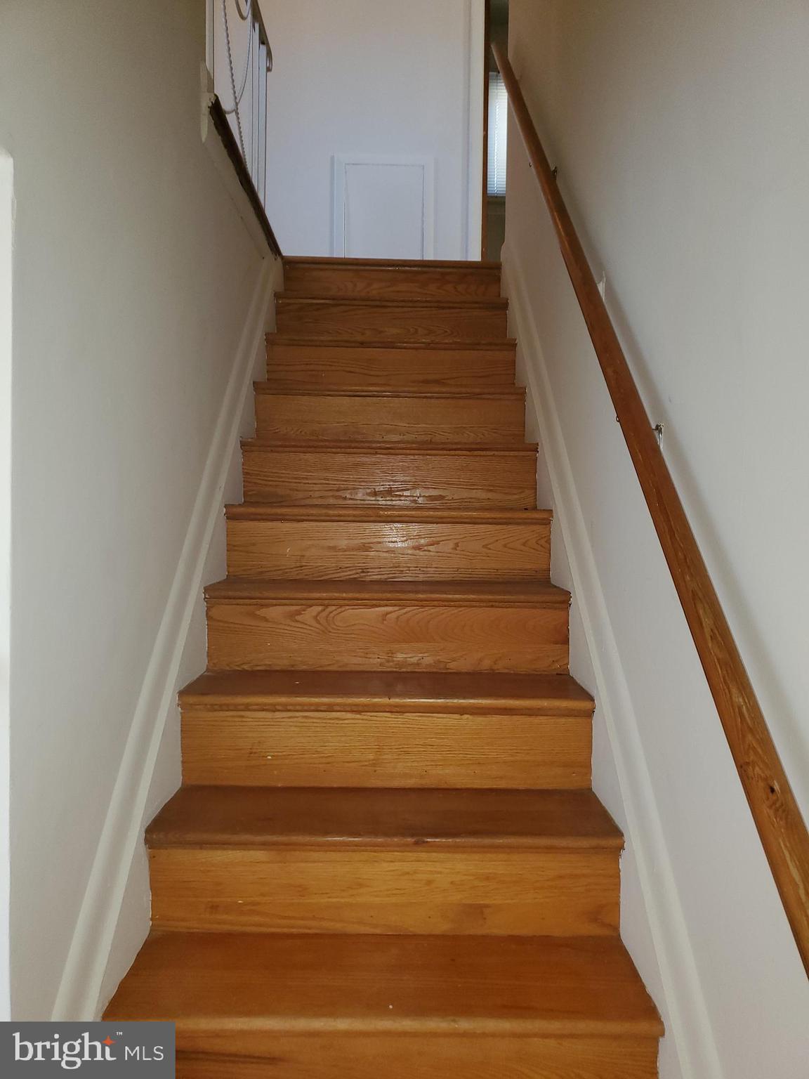 3611 Jeff Road Glenarden, MD 20706 - Photo 14 of 29 Stairwell /upstairs