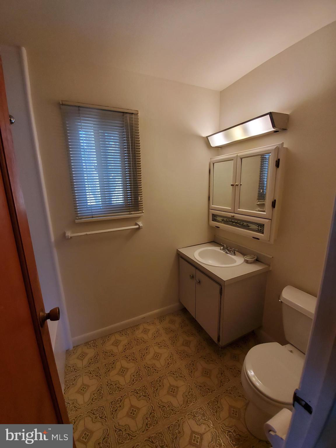3611 Jeff Road Glenarden, MD 20706 - Photo 16 of 29 Upstairs Bath
