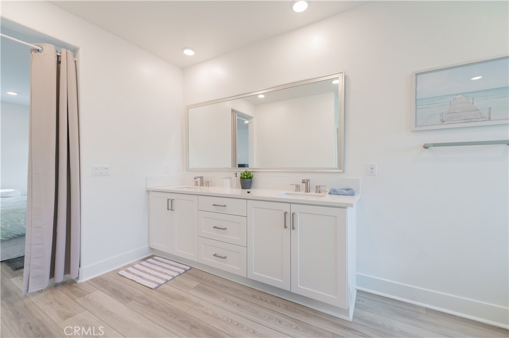 168 Sash Irvine, CA 92618 - Photo 20 of 31 a bathroom with a sink and a mirror