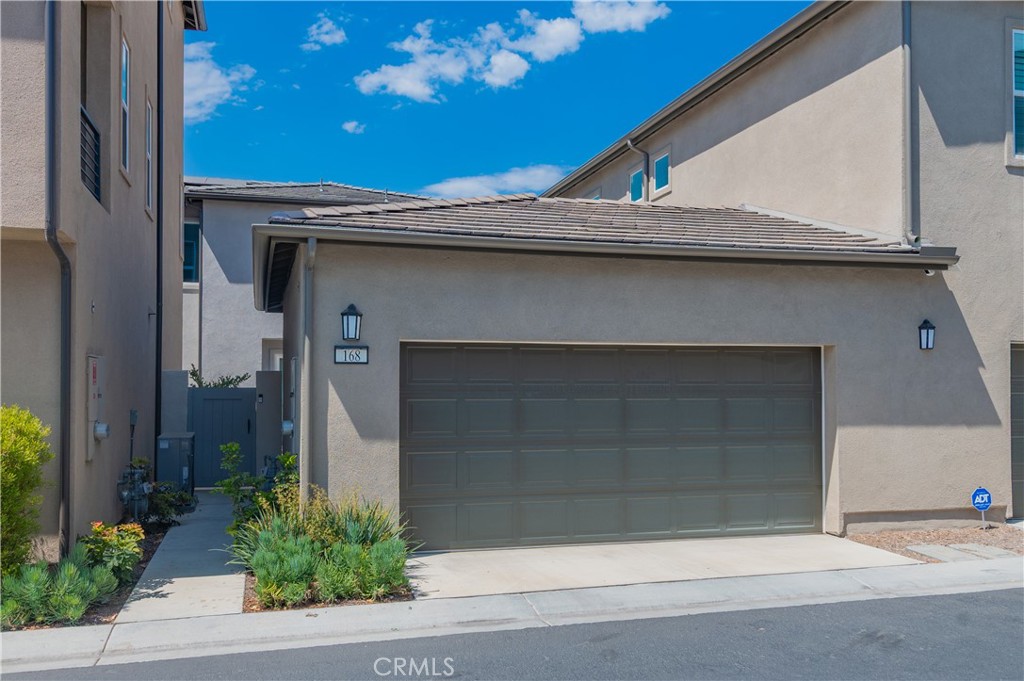 168 Sash Irvine, CA 92618 - Photo 3 of 31 a house with a outdoor space