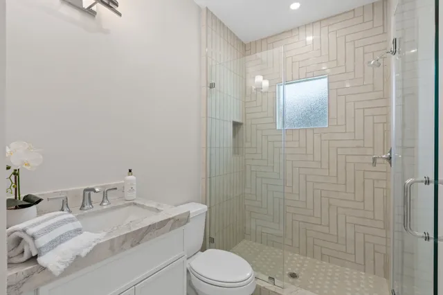 $1,199,999 | 1011 West Cottage Street, Houston, TX 77009