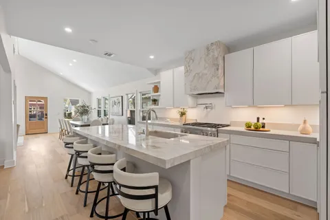 $1,250,000 | 1011 West Cottage Street, Houston, TX 77009