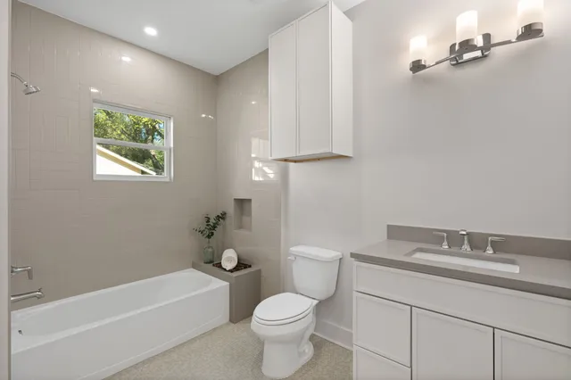 $1,199,999 | 1011 West Cottage Street, Houston, TX 77009