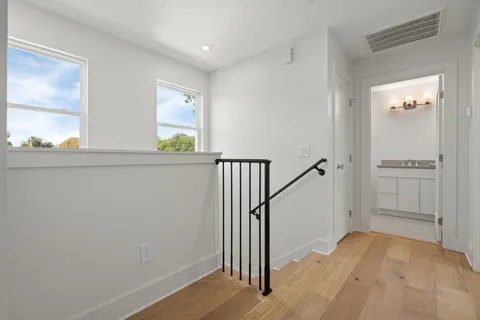 $1,250,000 | 1011 West Cottage Street, Houston, TX 77009