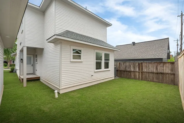 $1,199,999 | 1011 West Cottage Street, Houston, TX 77009