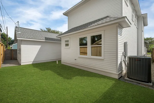 $1,199,999 | 1011 West Cottage Street, Houston, TX 77009