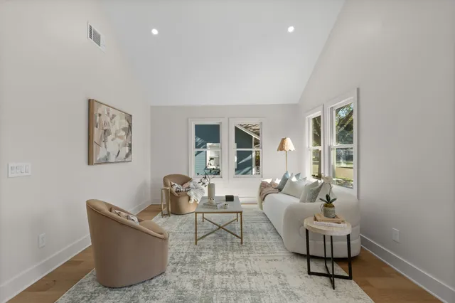 $1,199,999 | 1011 West Cottage Street, Houston, TX 77009