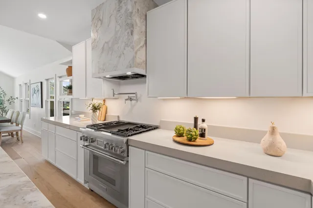 $1,199,999 | 1011 West Cottage Street, Houston, TX 77009