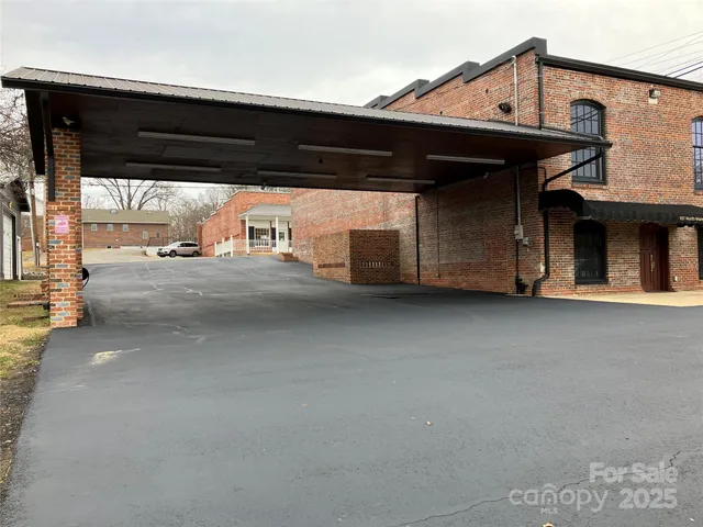 a view of a car park in front of house