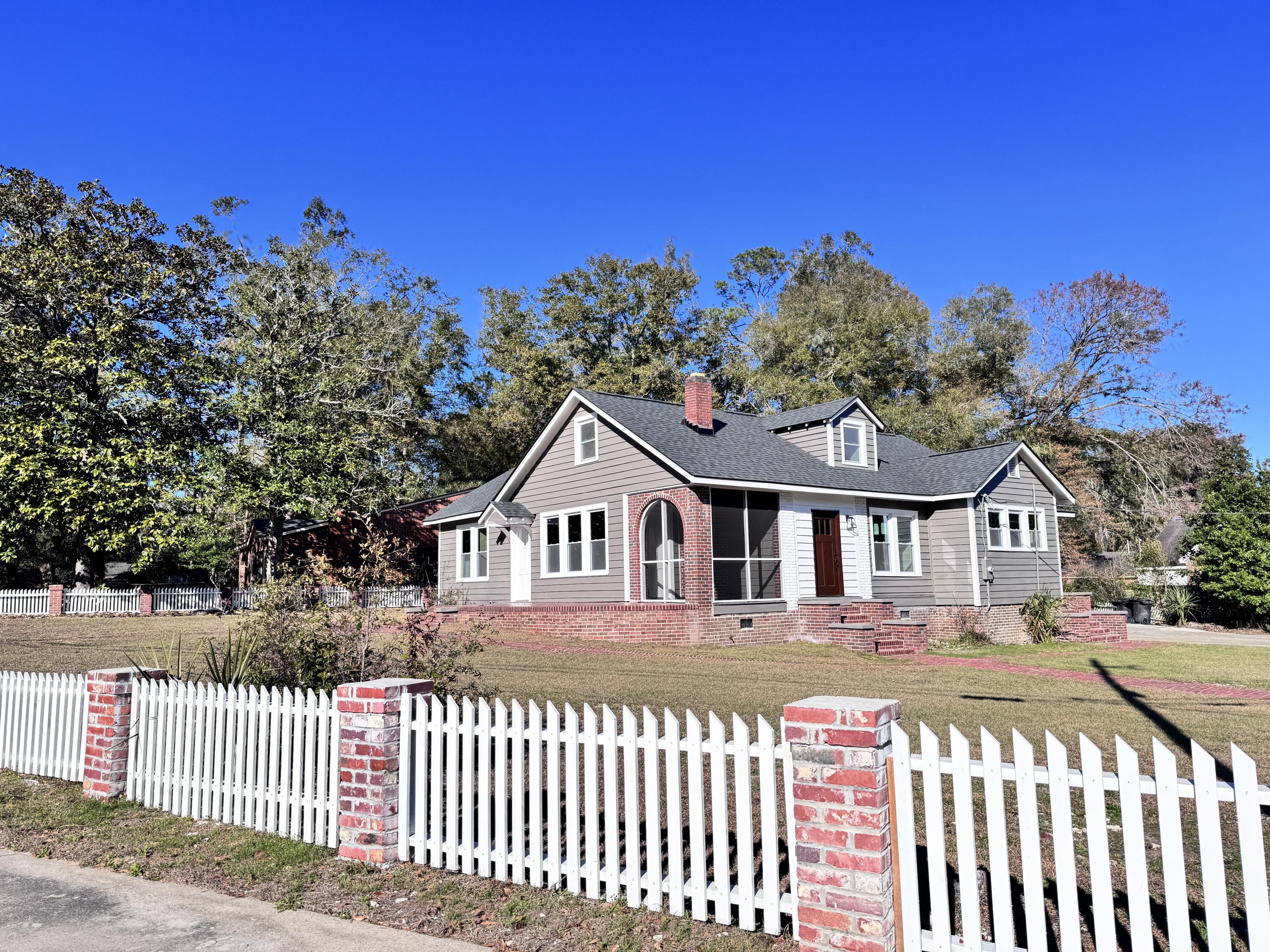 303 Warren Street Walterboro, SC 29488 - Photo 13 of 142 303 Warren Street