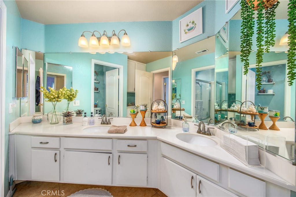 7751 Jack Rabbit Lane Highland, CA 92346 - Photo 31 of 50 a bathroom with a sink and a large mirror