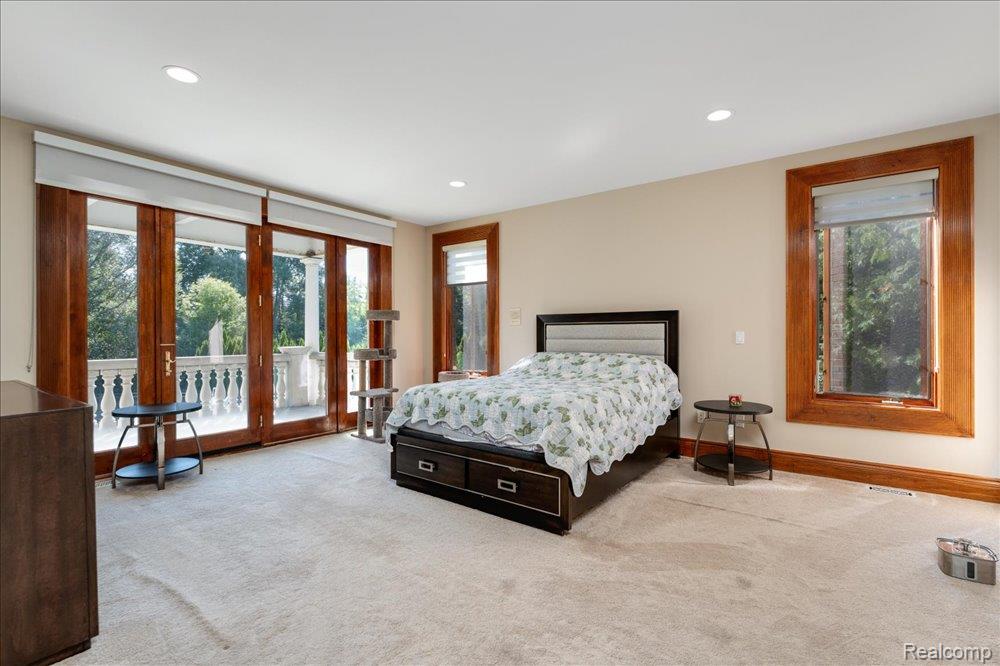 3543 Cedar Brook Drive Rochester, MI 48309 - Photo 38 of 99 Spacious room with plush carpeting, recessed lighting, and a large window featuring wood trim