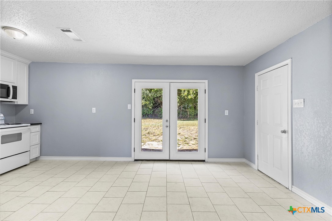 104 East Arlo Road Harker Heights, TX 76548 - Photo 15 of 35 a view of an empty room with a window