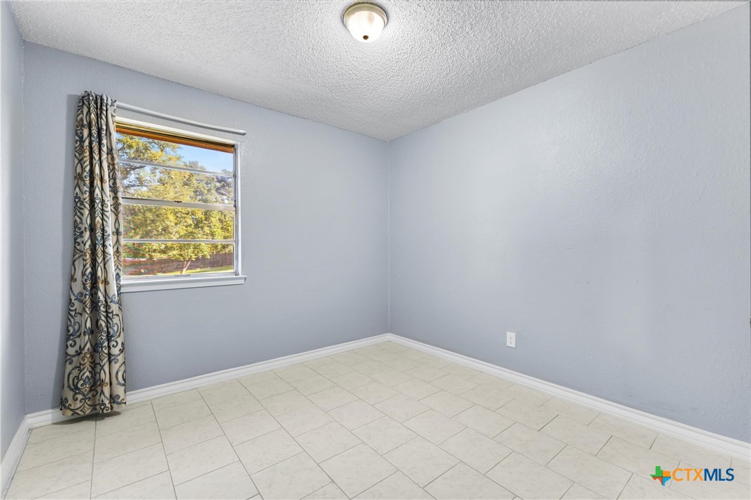 104 East Arlo Road Harker Heights, TX 76548 - Photo 21 of 35 an empty room with windows