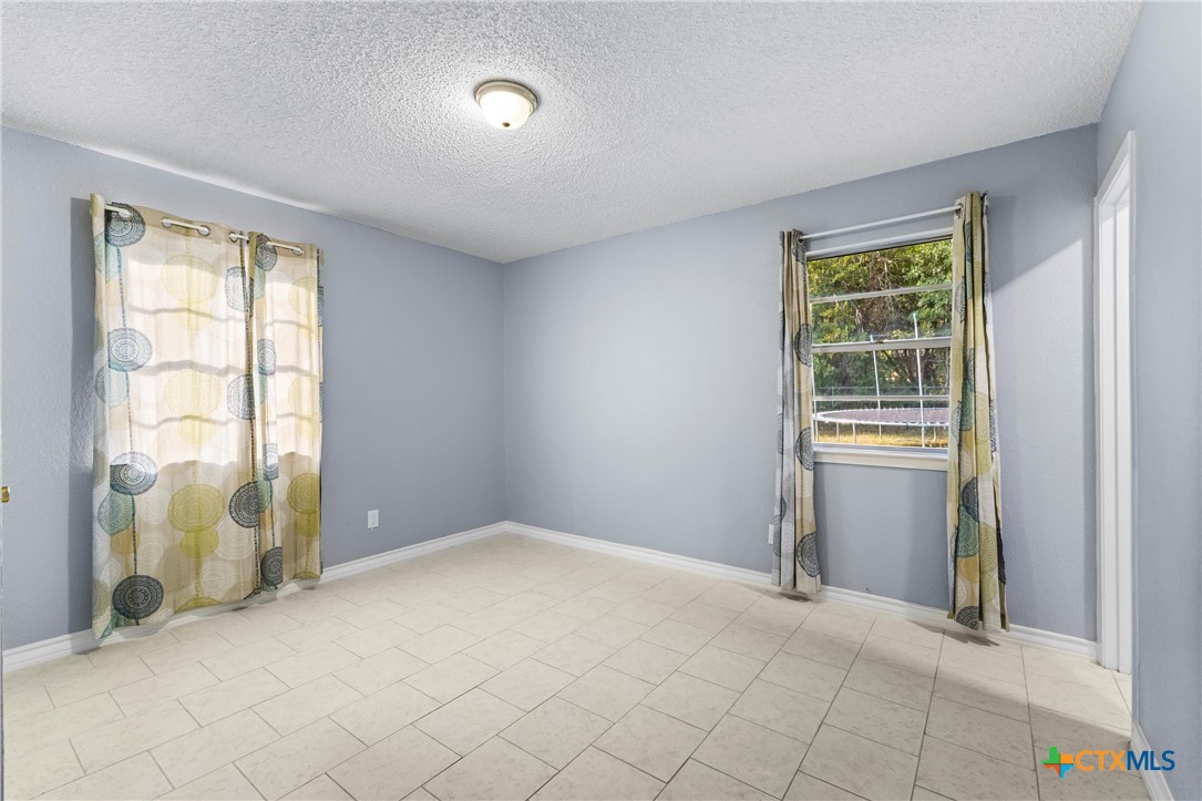 104 East Arlo Road Harker Heights, TX 76548 - Photo 26 of 35 an empty room with windows