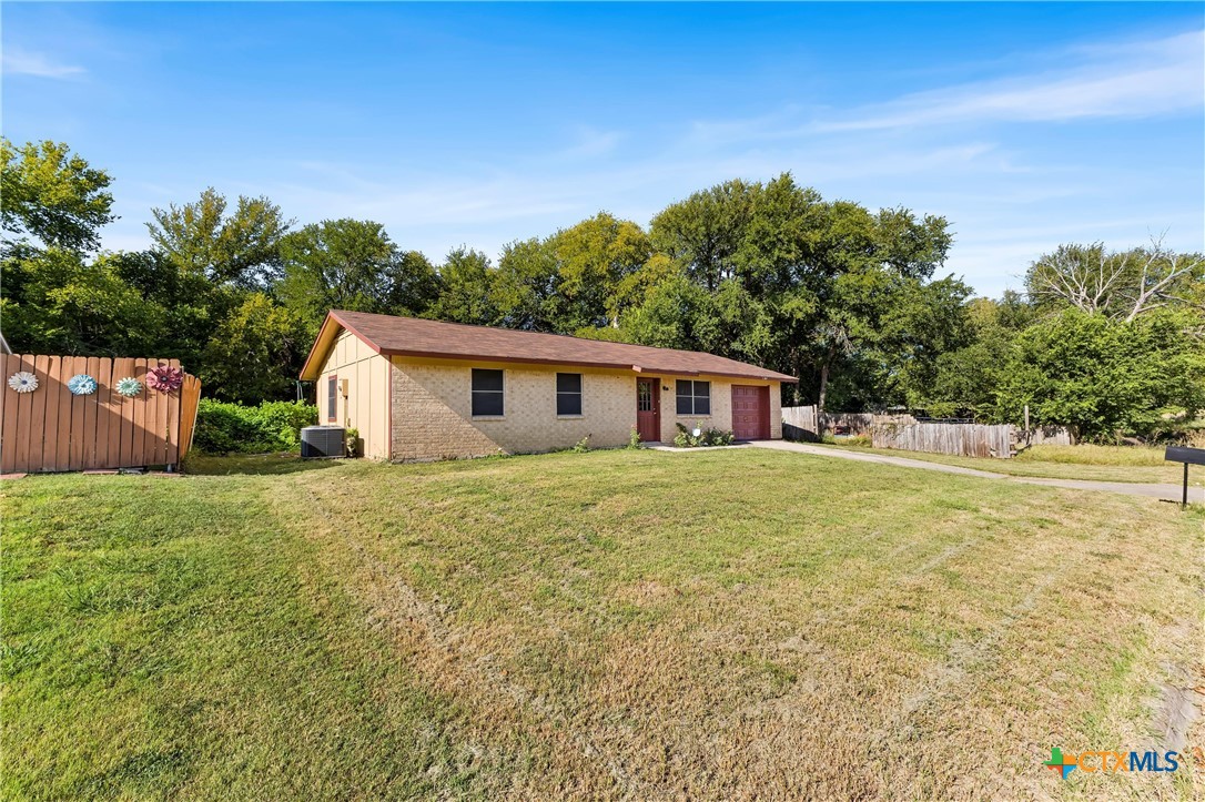 104 East Arlo Road Harker Heights, TX 76548 - Photo 3 of 35 a front view of house with yard and trees