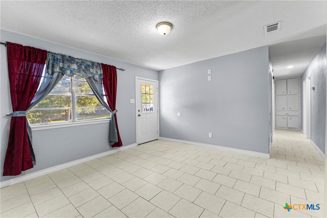 104 East Arlo Road Harker Heights, TX 76548 - Photo 5 of 35 a view of empty room with window