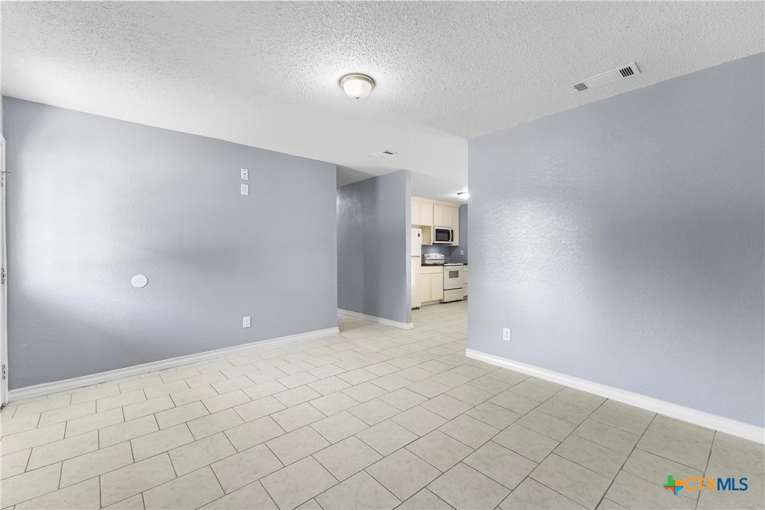 104 East Arlo Road Harker Heights, TX 76548 - Photo 6 of 35 a view of an empty room