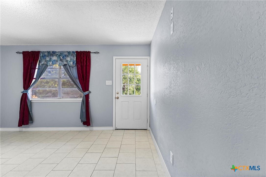 104 East Arlo Road Harker Heights, TX 76548 - Photo 7 of 35 a view of entryway with workspace
