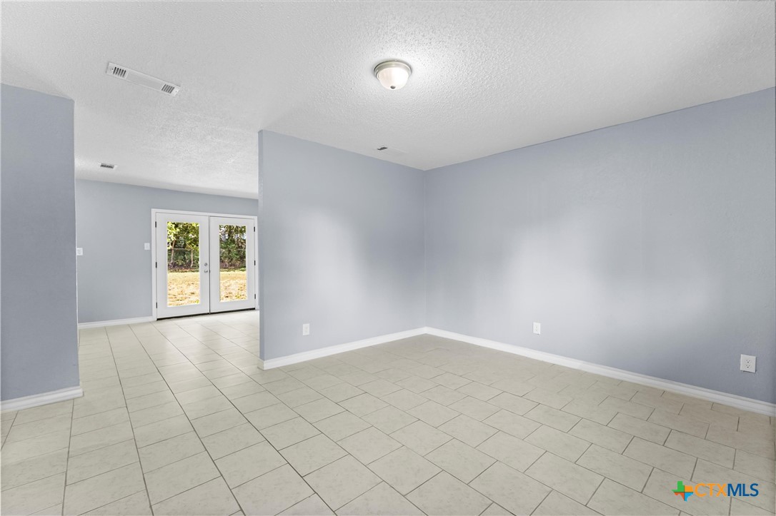 104 East Arlo Road Harker Heights, TX 76548 - Photo 8 of 35 an empty room with windows