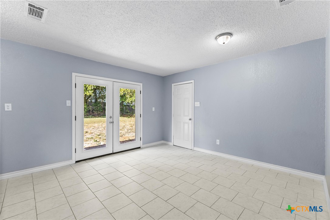 104 East Arlo Road Harker Heights, TX 76548 - Photo 10 of 35 an empty room with windows