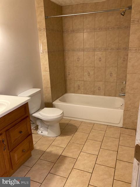 9527 Stottlemeyer Road Boonsboro, MD 21713 - Photo 25 of 29 Main upstairs bath