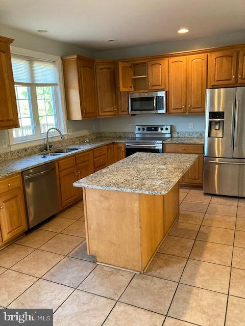 9527 Stottlemeyer Road Boonsboro, MD 21713 - Photo 6 of 29 Large center Island