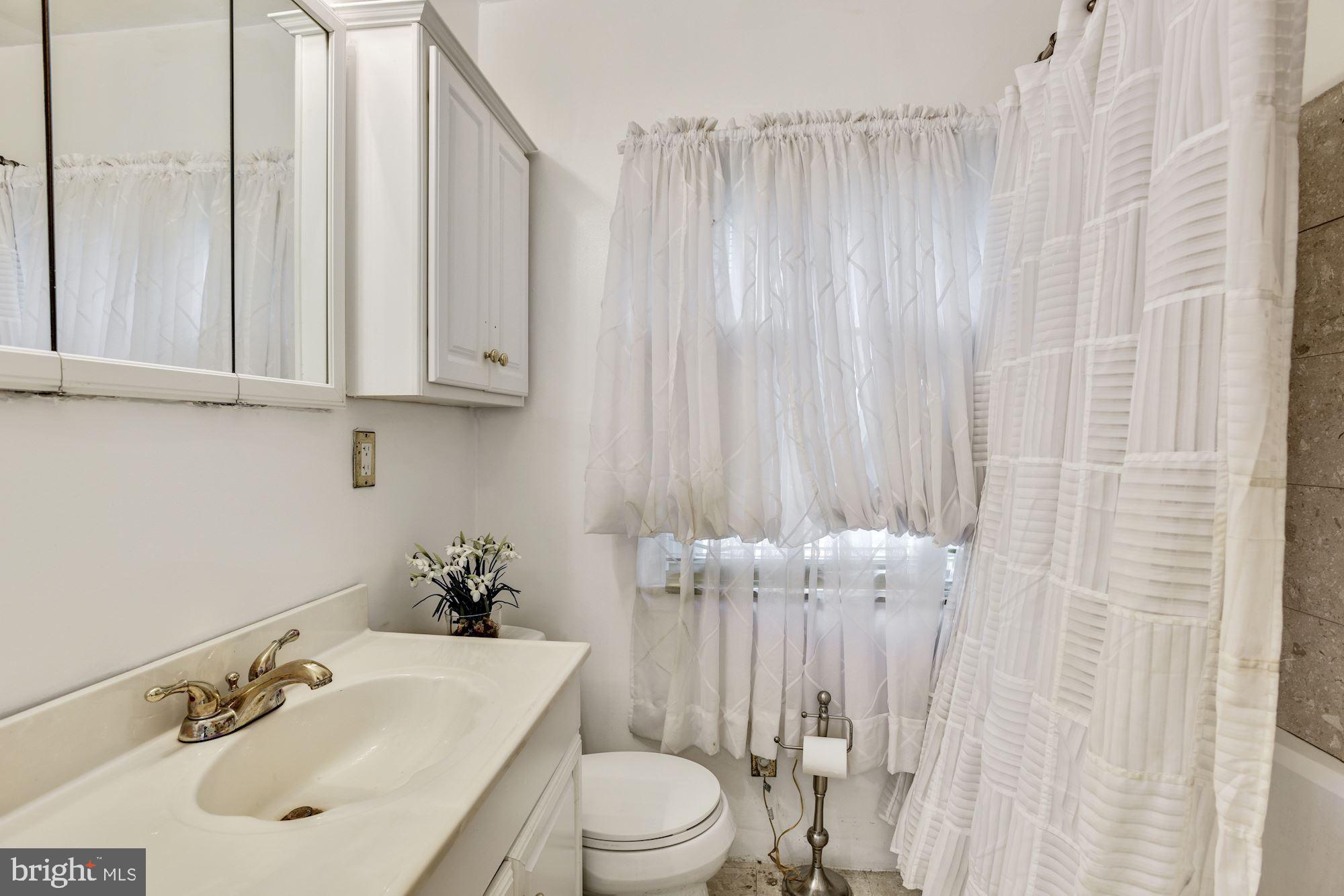 4201 Wentworth Road Baltimore, MD 21207 - Photo 17 of 24 Bath