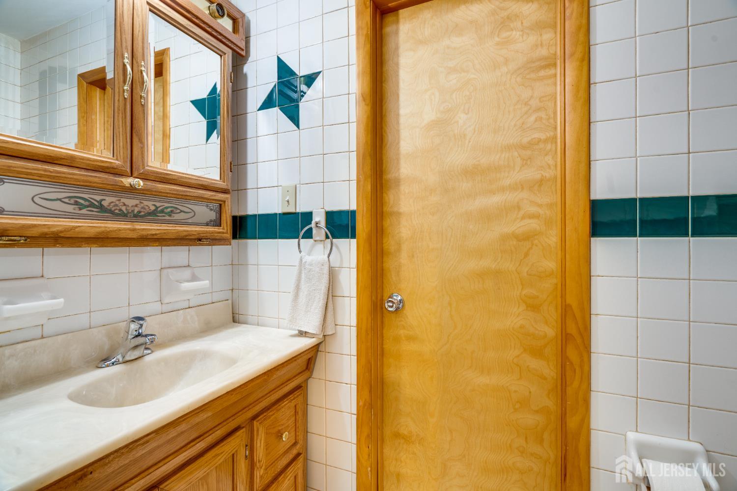 6 Woodrow Road Kendall Park, NJ 08824 - Photo 15 of 26