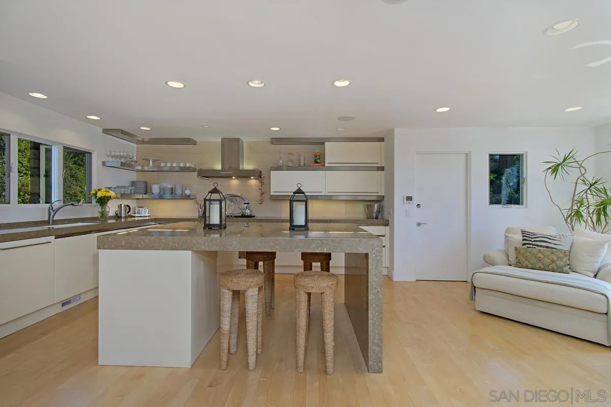 1506 Kearsarge Road La Jolla, CA 92037 - Photo 14 of 39