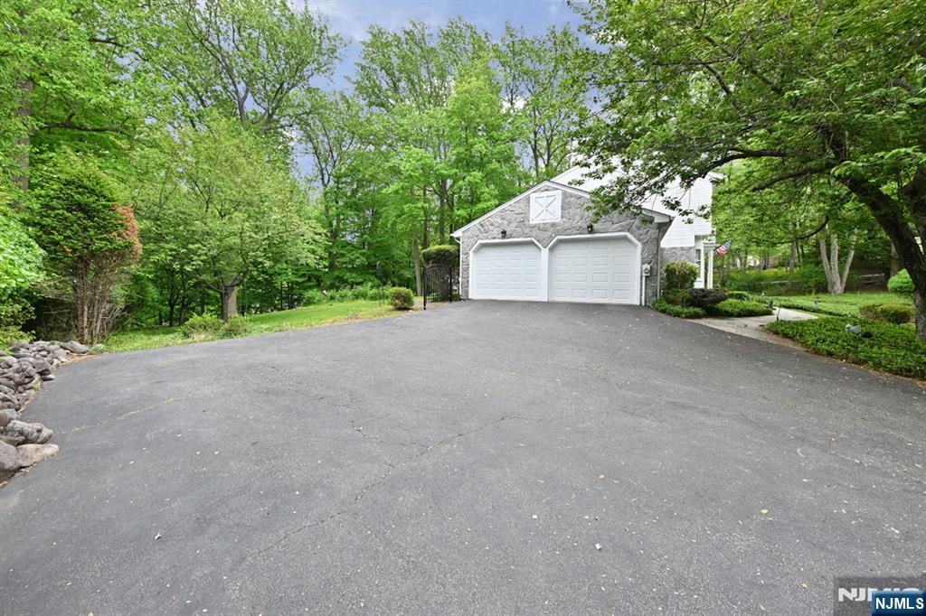 16 Knollwood Road Upper Saddle River, NJ 07458 - Photo 3 of 43